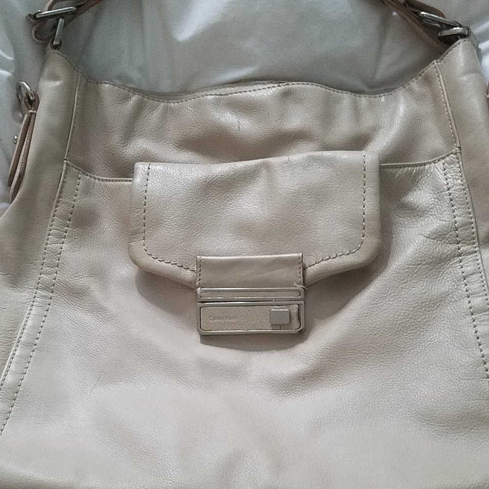 Clavin Klein White leather shoulder bag